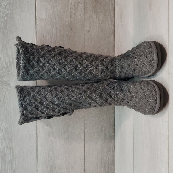 Ugg Australia Women 3066 Sweater Cardi 3 Button Boots shoes sz 7 - Picture 4 of 13